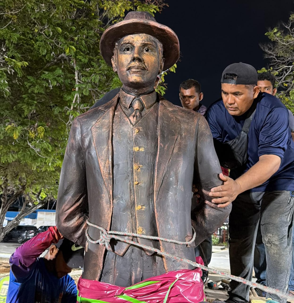ALCALDE DI MARTINO: "La escultura de San José Gregorio llegó a la Facultad de Medicina"