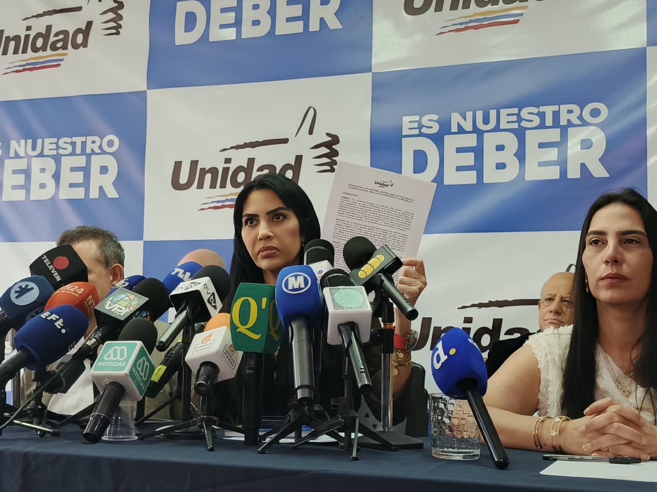 ¡EN LA PLATAFORMA UNITARIA! Ratifican a MCM como candidata presidencial de las fuerzas democráticas